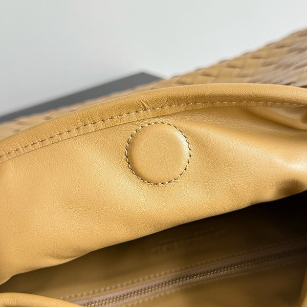 Bottega Veneta Hop Bag Dark praline