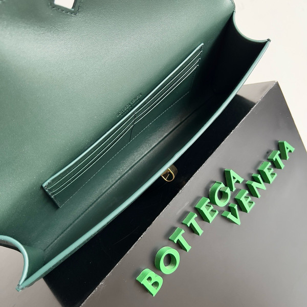 Bottega Veneta Andiamo Crocodile Clutch Emerald