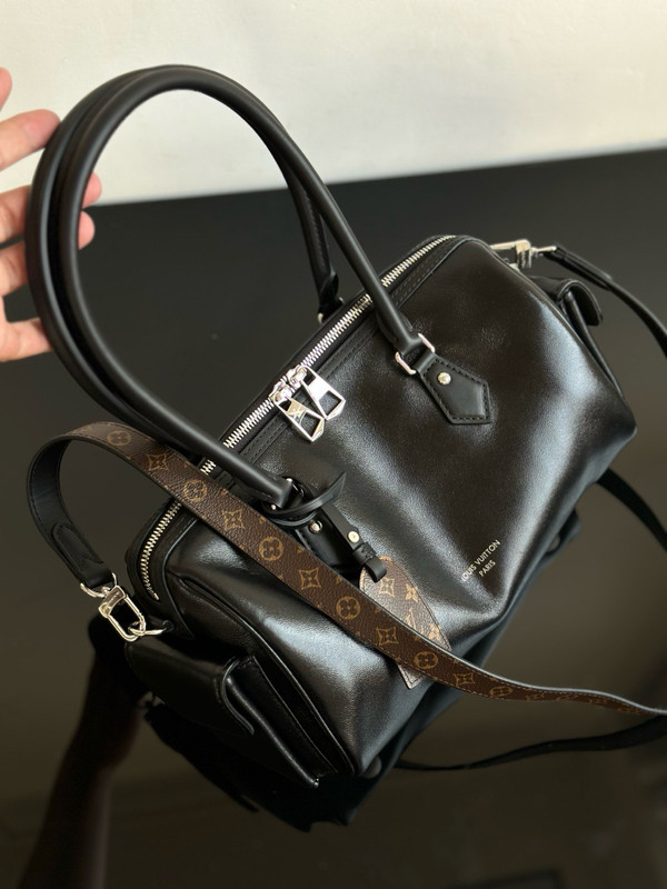 Louis Vuitton M12934 New Speedy Cargo Vibe Bag