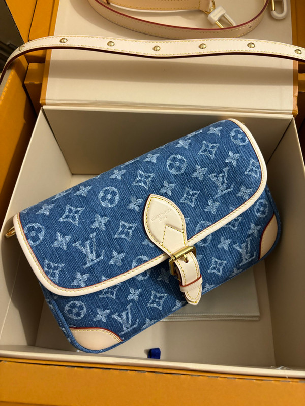 Louis Vuitton M13070 Diane