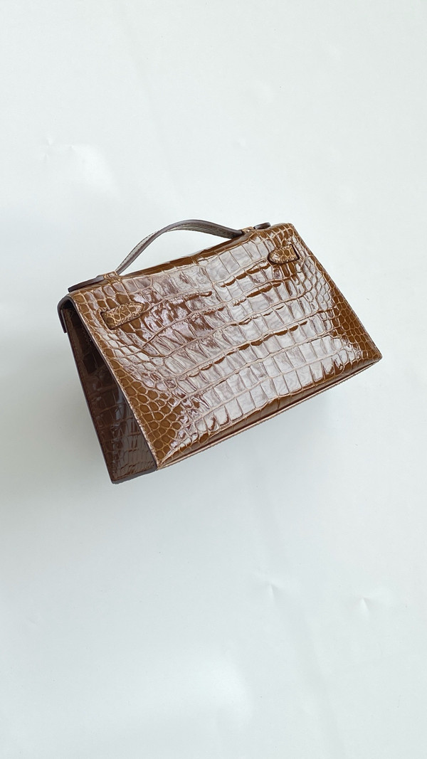 Hermès Kelly Pochette 17 Ficelle Shiny Alligator Gold Hardware