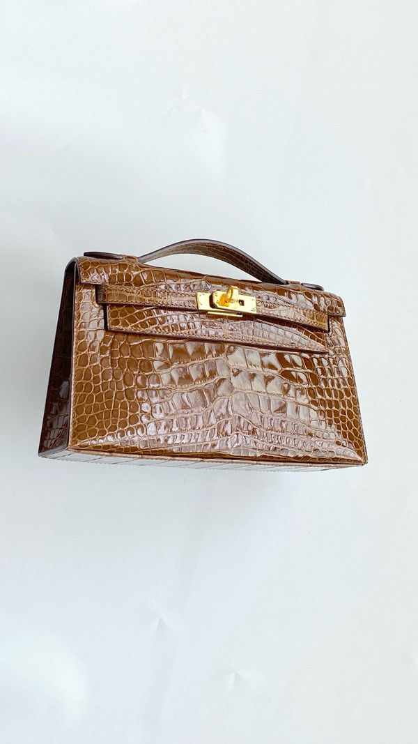 Hermès Kelly Pochette 17 Ficelle Shiny Alligator Gold Hardware