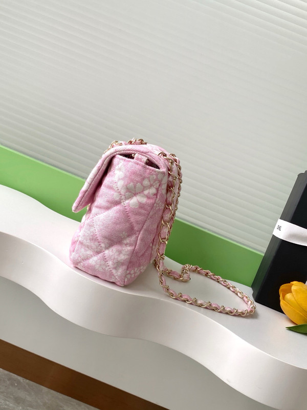 Chanel THE CHANEL COCO BEACH 2025 COLLECTION   FLAP BAG PINK