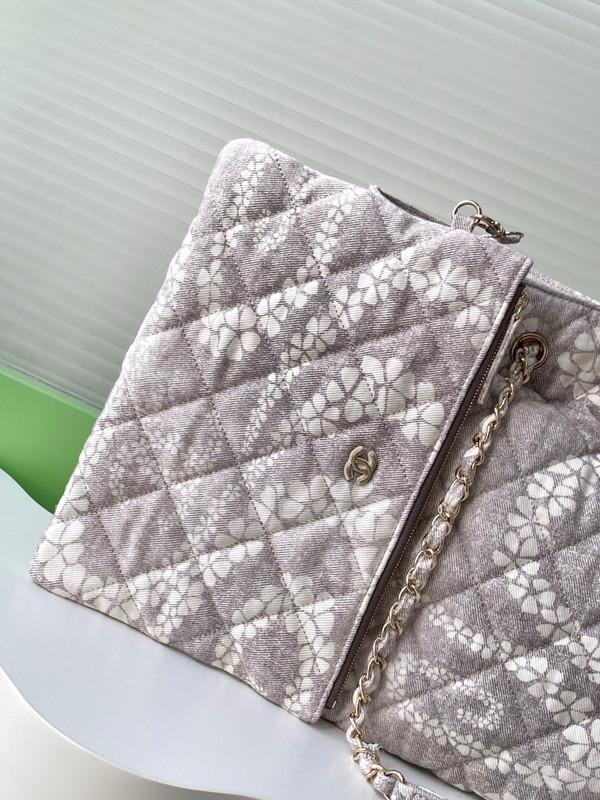 Chanel THE CHANEL COCO BEACH 2025 COLLECTION   SHOPPING BAG GRAY
