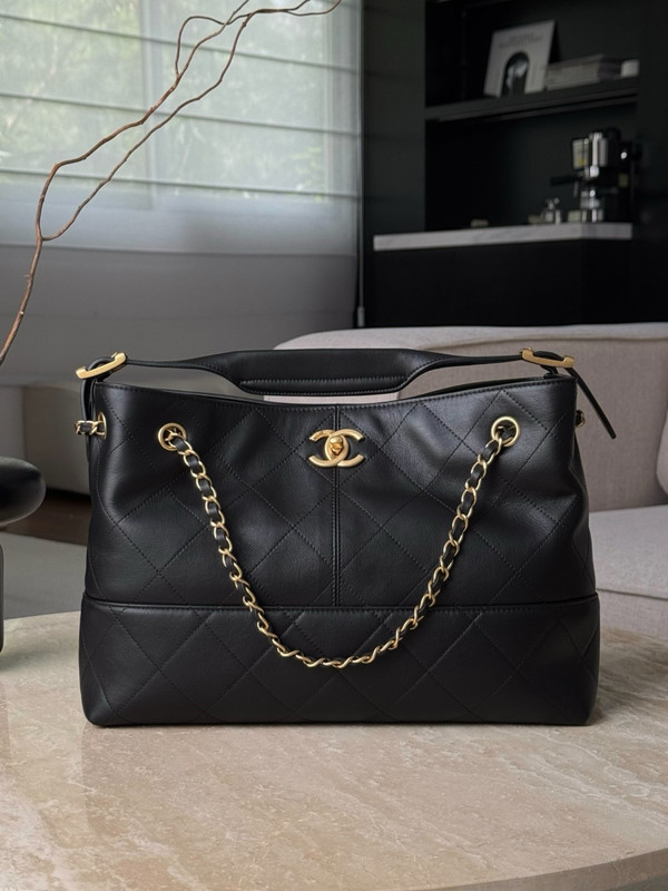 Chanel 2024/25 Métiers d'art Shopping Bag Black