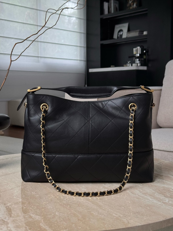 Chanel 2024/25 Métiers d'art Shopping Bag Black