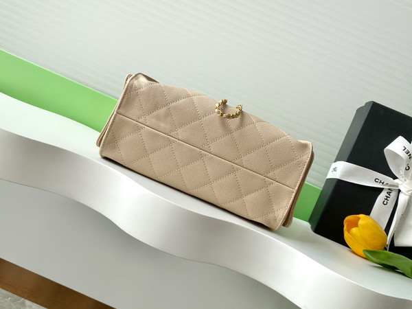 Chanel SPRING-SUMMER 2025 CHANEL 25 SMALL HANDBAG BEIGE