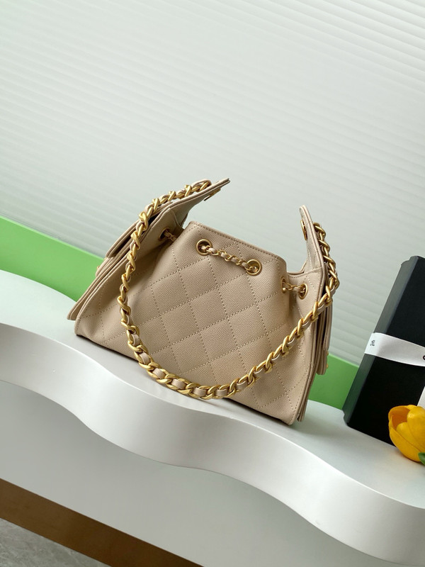 Chanel SPRING-SUMMER 2025 CHANEL 25 SMALL HANDBAG BEIGE