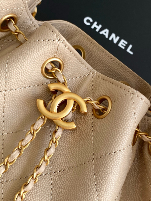Chanel SPRING-SUMMER 2025 CHANEL 25 SMALL HANDBAG BEIGE