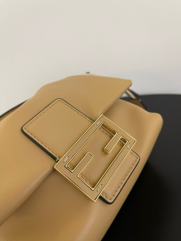 Fendi Mamma Baguette Small Cappucino
