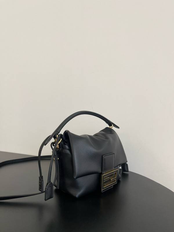Fendi Mamma Baguette Small Black