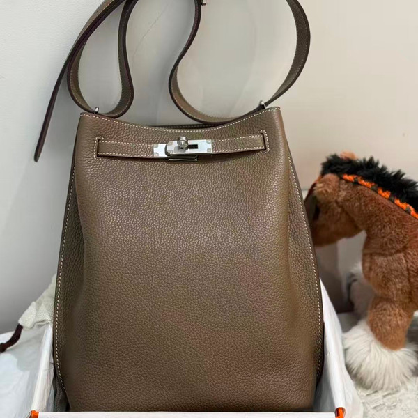 Hermès Hermes So Kelly 22 Shoulder Bag  Etoupe