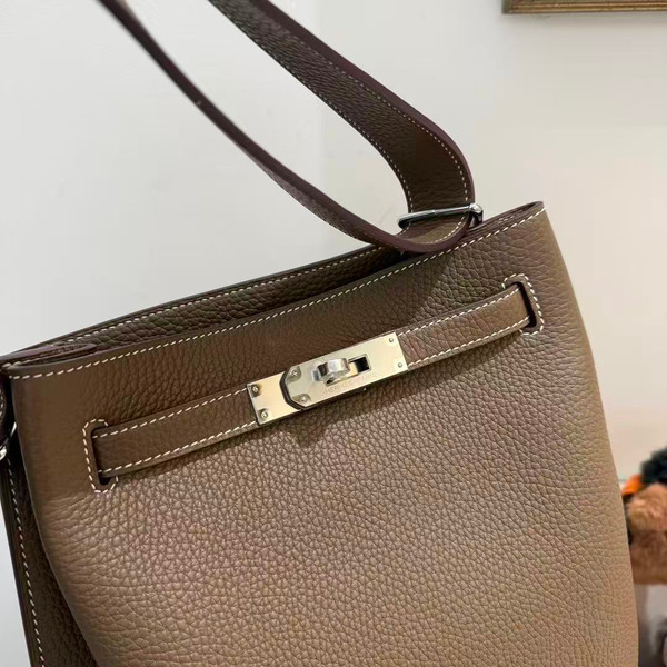 Hermès Hermes So Kelly 22 Shoulder Bag  Etoupe