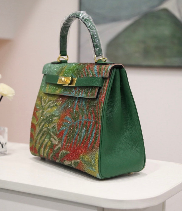 CUSTOM TROPICAL SWAROVSKI CRYSTAL HERMÈS KELLY RETOURNE 28 VERT VERTIGO CLEMENCE GOLD HARDWARE