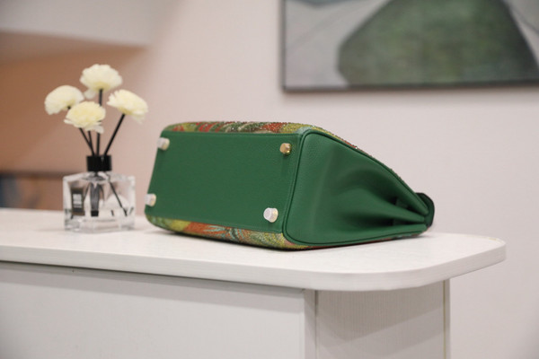 CUSTOM TROPICAL SWAROVSKI CRYSTAL HERMÈS KELLY RETOURNE 28 VERT VERTIGO CLEMENCE GOLD HARDWARE