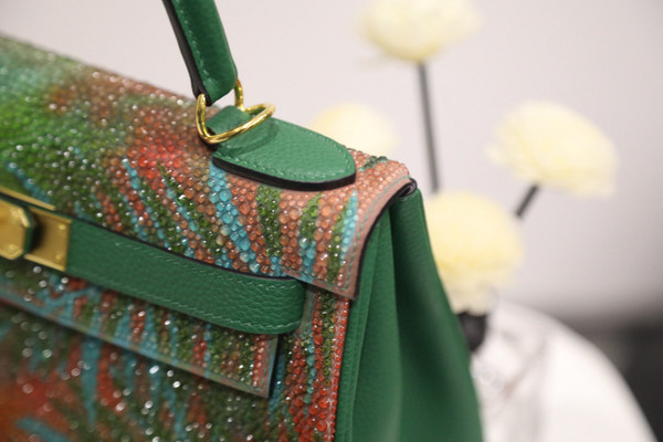 CUSTOM TROPICAL SWAROVSKI CRYSTAL HERMÈS KELLY RETOURNE 28 VERT VERTIGO CLEMENCE GOLD HARDWARE
