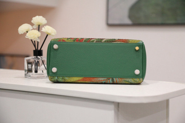 CUSTOM TROPICAL SWAROVSKI CRYSTAL HERMÈS KELLY RETOURNE 28 VERT VERTIGO CLEMENCE GOLD HARDWARE