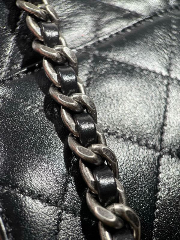 CHANEL 25 Small Handbag   Shiny Crumpled Calfskin, Gold-Tone & Ruthenium-Finish Metal  Black