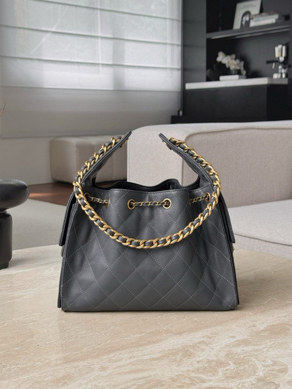 Chanel SPRING-SUMMER 2025 CHANEL 25 SMALL HANDBAG GREY