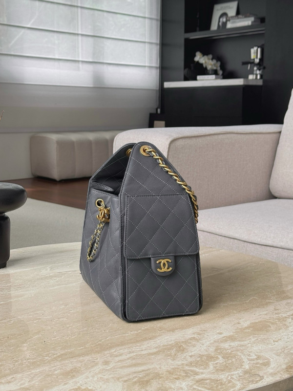 Chanel SPRING-SUMMER 2025 CHANEL 25 SMALL HANDBAG GREY