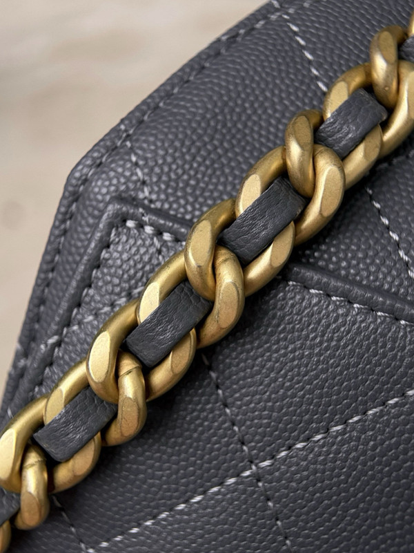Chanel SPRING-SUMMER 2025 CHANEL 25 SMALL HANDBAG GREY