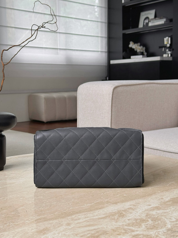 Chanel SPRING-SUMMER 2025 CHANEL 25 SMALL HANDBAG GREY