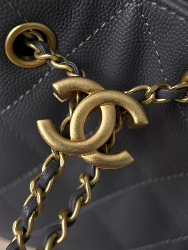 Chanel SPRING-SUMMER 2025 CHANEL 25 SMALL HANDBAG GREY