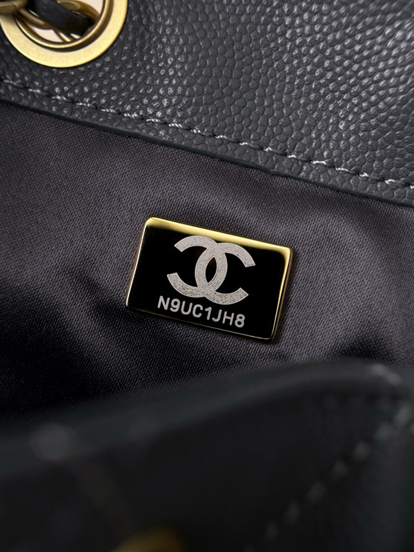 Chanel SPRING-SUMMER 2025 CHANEL 25 SMALL HANDBAG GREY