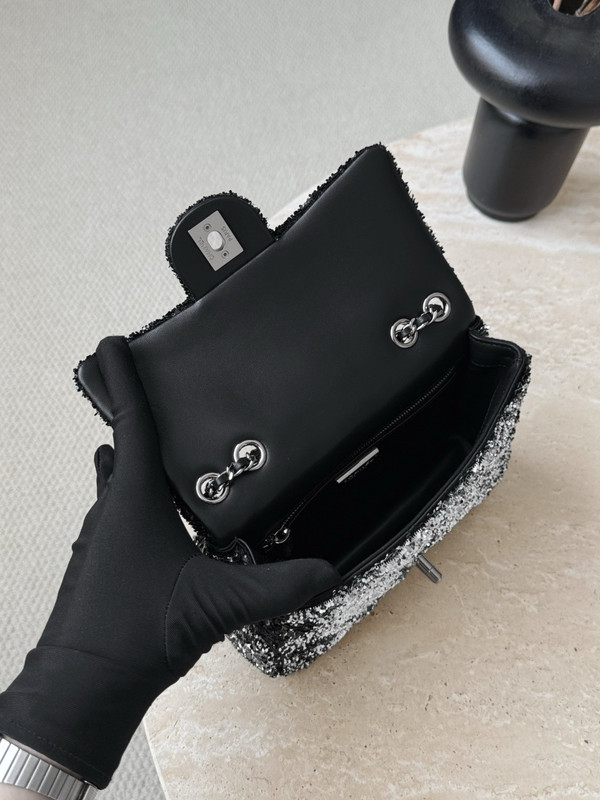 Chanel Fall-Winter 2025/26 Pre-Collection   Evening Bag   Quilted Gradient Sequins & Ruthenium-Finish Metal  Silver & Black