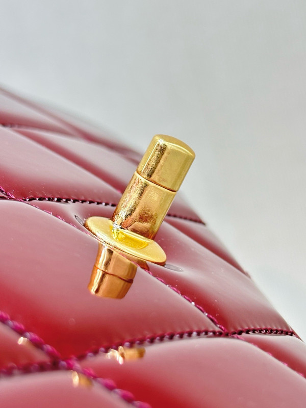 Chanel Fall-Winter 2025/26   Large Flap Bag With Top Handle   Metallic Mirror Calfskin & Gold-Tone Metal  Burgundy