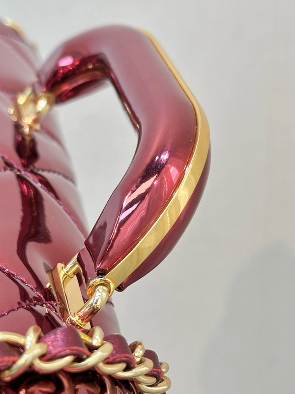 Chanel Fall-Winter 2025/26   Large Flap Bag With Top Handle   Metallic Mirror Calfskin & Gold-Tone Metal  Burgundy