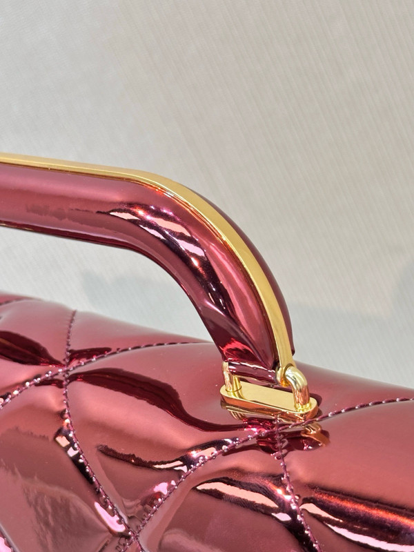 Chanel Fall-Winter 2025/26   Large Flap Bag With Top Handle   Metallic Mirror Calfskin & Gold-Tone Metal  Burgundy