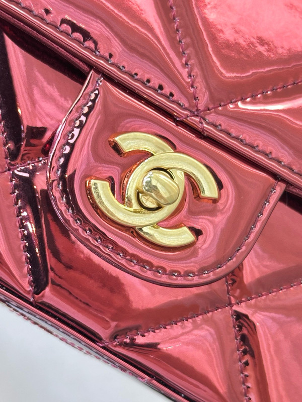 Chanel Fall-Winter 2025/26   Large Flap Bag With Top Handle   Metallic Mirror Calfskin & Gold-Tone Metal  Burgundy
