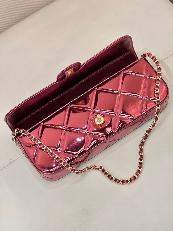 Chanel Fall-Winter 2025/26   Large Flap Bag With Top Handle   Metallic Mirror Calfskin & Gold-Tone Metal  Burgundy