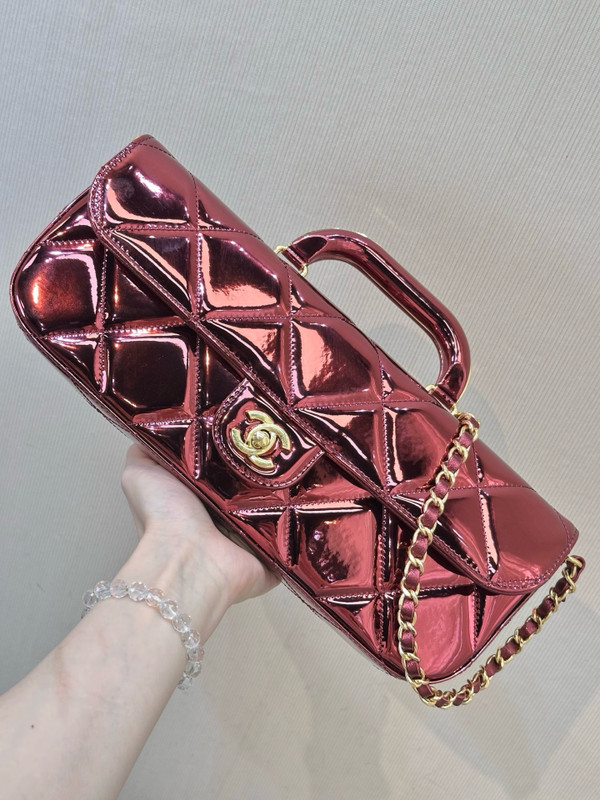 Chanel Fall-Winter 2025/26   Large Flap Bag With Top Handle   Metallic Mirror Calfskin & Gold-Tone Metal  Burgundy