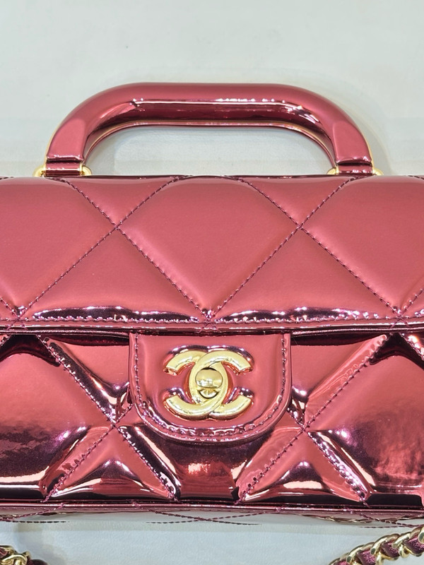 Chanel Fall-Winter 2025/26   Large Flap Bag With Top Handle   Metallic Mirror Calfskin & Gold-Tone Metal  Burgundy