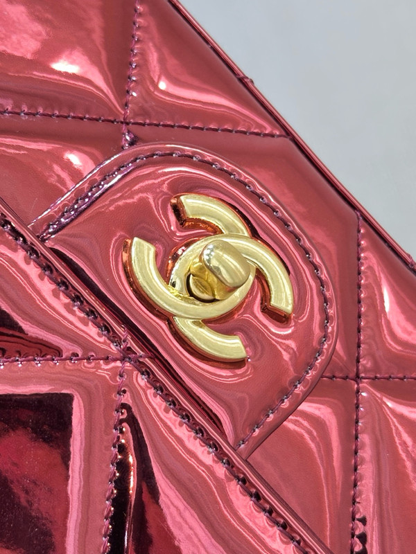 Chanel Fall-Winter 2025/26   Large Flap Bag With Top Handle   Metallic Mirror Calfskin & Gold-Tone Metal  Burgundy