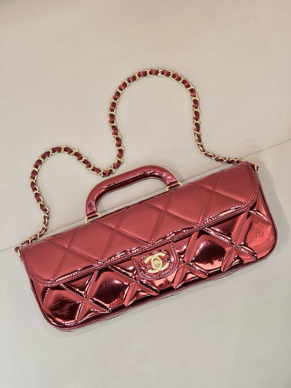 Chanel Fall-Winter 2025/26   Large Flap Bag With Top Handle   Metallic Mirror Calfskin & Gold-Tone Metal  Burgundy