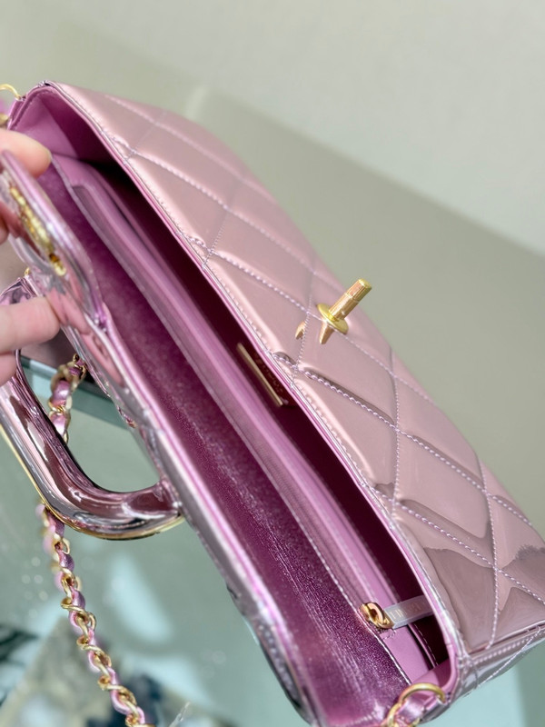 Chanel Fall-Winter 2025/26   Large Flap Bag With Top Handle   Metallic Mirror Calfskin & Gold-Tone Metal Pink