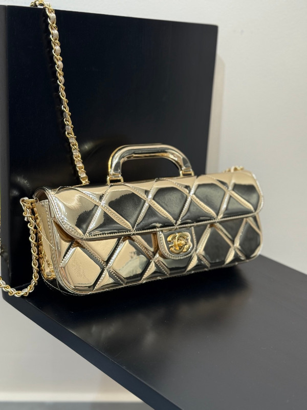 Chanel Fall-Winter 2025/26   Large Flap Bag With Top Handle   Metallic Mirror Calfskin & Gold-Tone Metal Gold