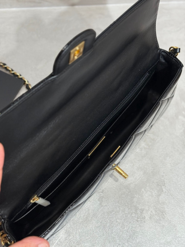 Chanel Fall-Winter 2025/26   Large Flap Bag With Top Handle   Metallic Mirror Calfskin & Gold-Tone Metal Black