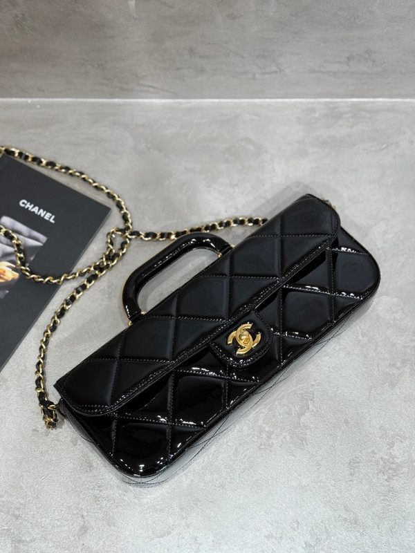 Chanel Fall-Winter 2025/26   Large Flap Bag With Top Handle   Metallic Mirror Calfskin & Gold-Tone Metal Black