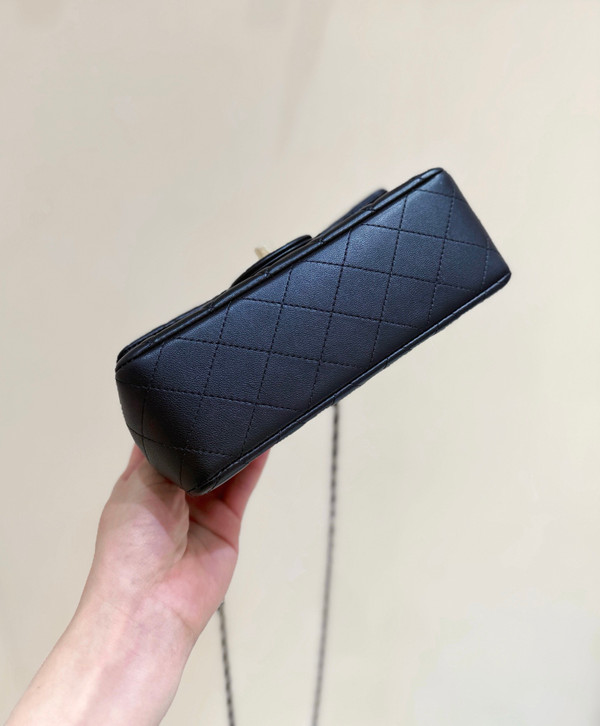 Chanel FALL-WINTER 2025/26 MINI CLASSIC HANDBAG WITH TOP HANDLE   Lambskin, Strass & Gold-Tone Metal  Black