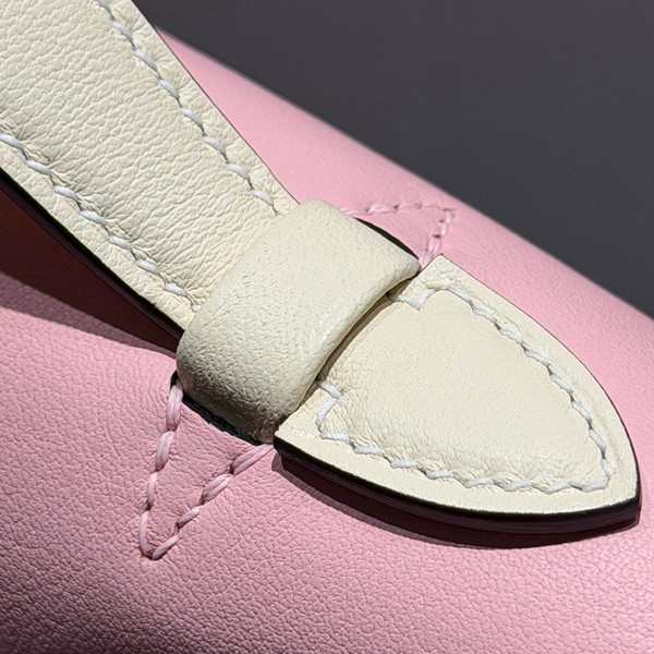 Hermès Special Order (HSS) Kelly Pochette Craie and Pink Sakura Swift Gold Hardware