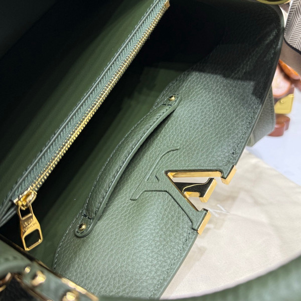 Louis Vuitton M25474 Capucines MM 