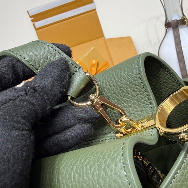 Louis Vuitton M25474 Capucines MM 