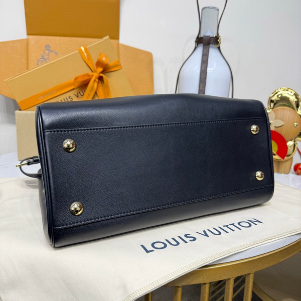 Louis Vuitton Vendôme MM in Black M26338