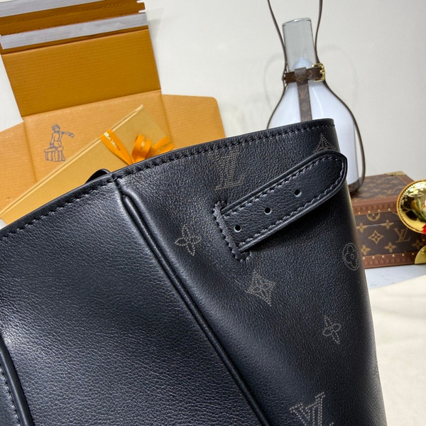 Louis Vuitton Vendôme MM in Black M26338