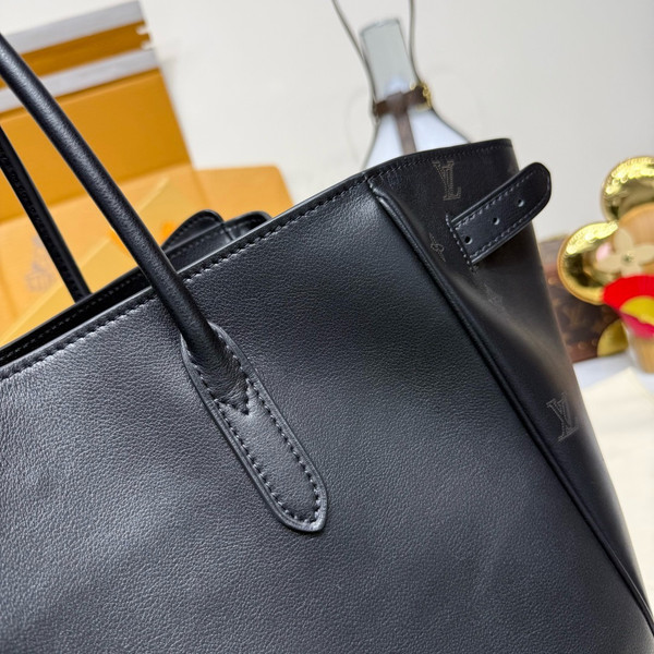Louis Vuitton Vendôme MM in Black M26338
