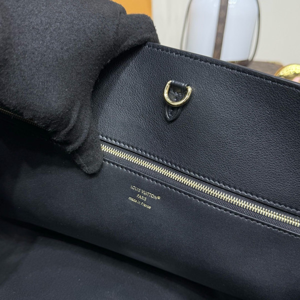 Louis Vuitton Vendôme MM in Black M26338